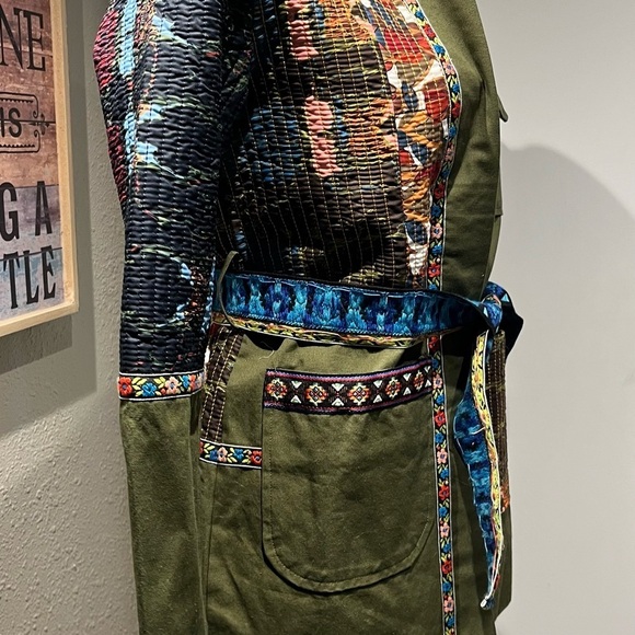 Adore Green Military Field Jacket with Vintage Aesthetic - Picture 5 of 16